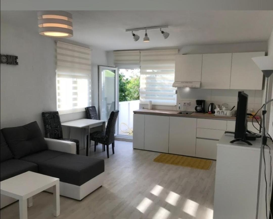 Apartmani Sara Marija Karlobag Extérieur photo