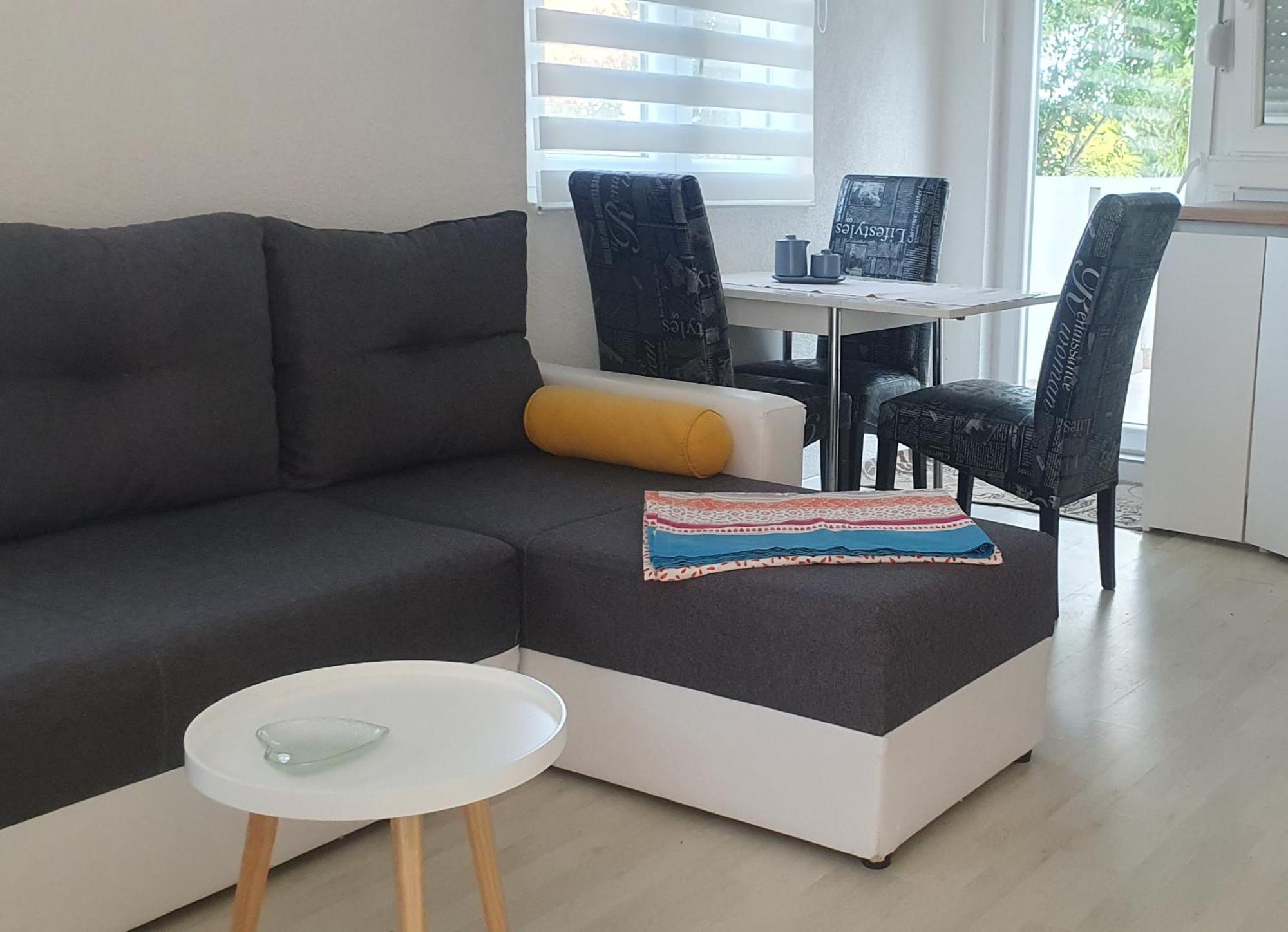 Apartmani Sara Marija Karlobag Chambre photo